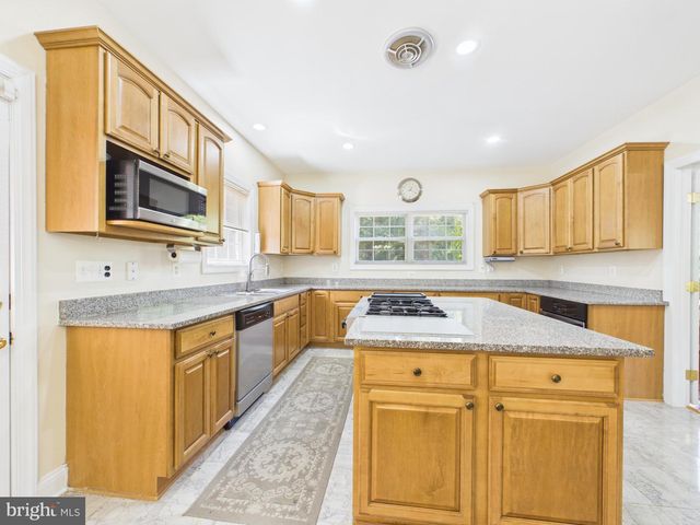 7801 RIDGEWOOD DR, Annandale, VA 22003