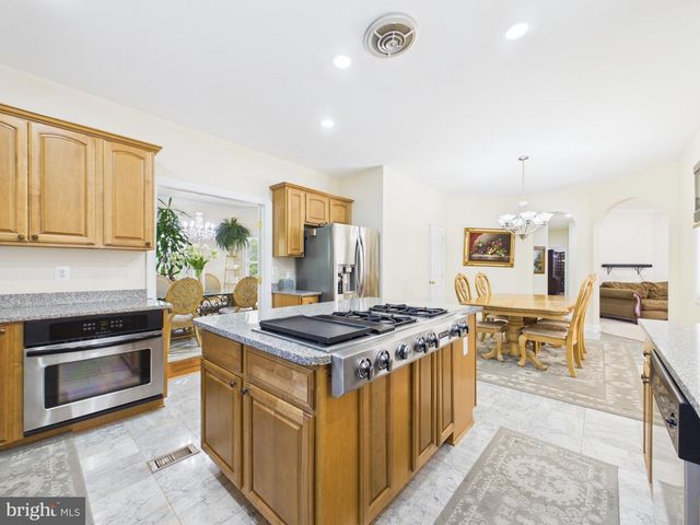 7801 RIDGEWOOD DR, Annandale, VA 22003