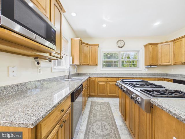 7801 RIDGEWOOD DR, Annandale, VA 22003