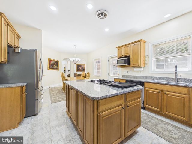 7801 RIDGEWOOD DR, Annandale, VA 22003