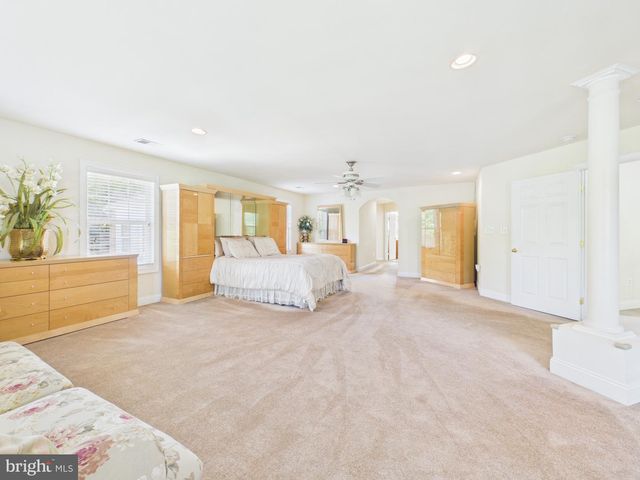 7801 RIDGEWOOD DR, Annandale, VA 22003