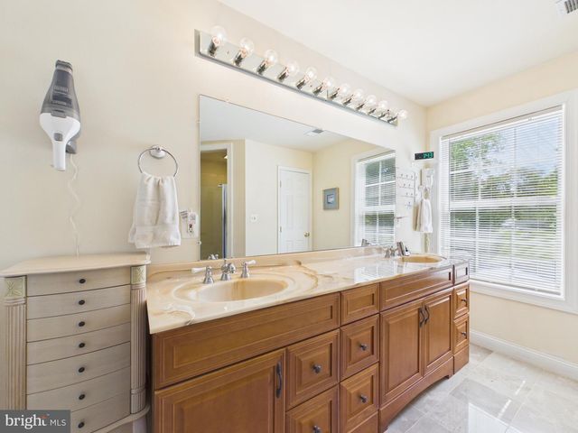 7801 RIDGEWOOD DR, Annandale, VA 22003