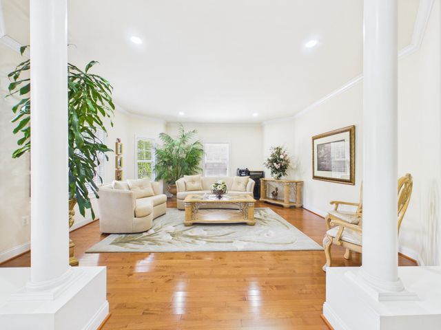 7801 RIDGEWOOD DR, Annandale, VA 22003