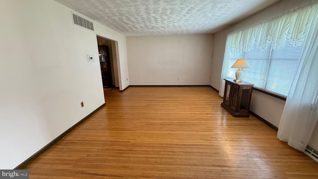 901 SCHISLER DR, FLORENCE, NJ 08518 — photo 2
