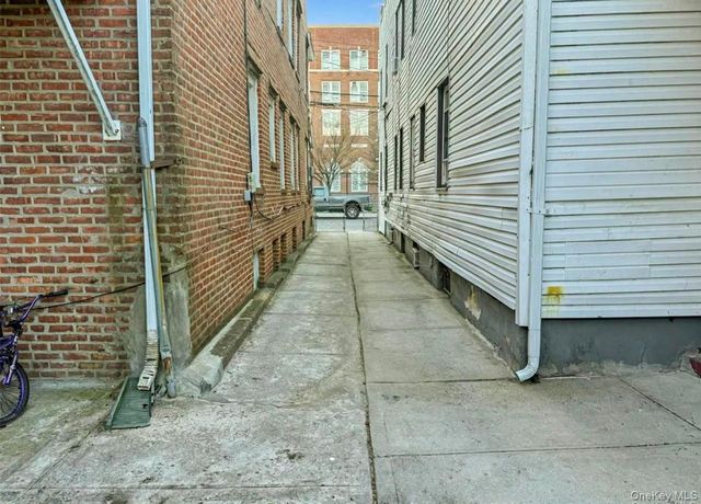 10913 127, South Ozone Park, NY 11420