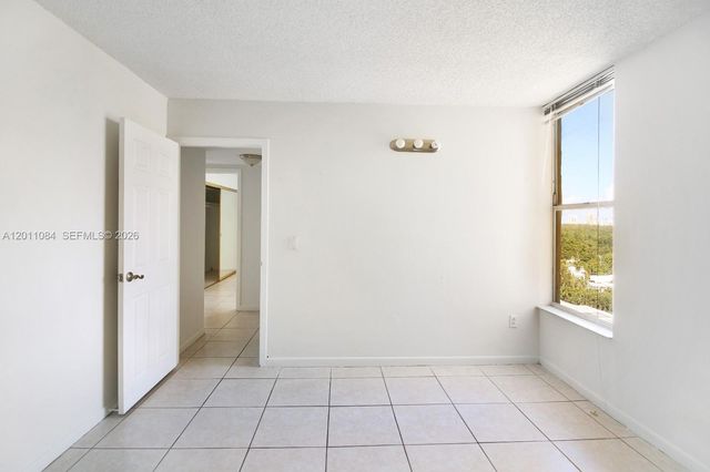 2350 NE 135th St 1111, North Miami, FL 33181