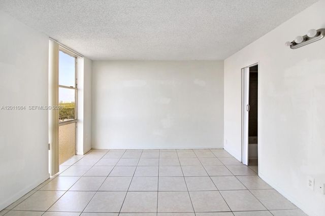 2350 NE 135th St 1111, North Miami, FL 33181