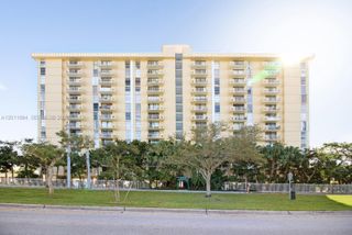 2350 NE 135th St 1111, North Miami, FL 33181