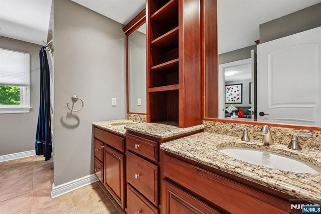 72 4th Street, Park Ridge, NJ 07656