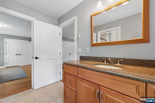 72 4th Street, Park Ridge, NJ 07656