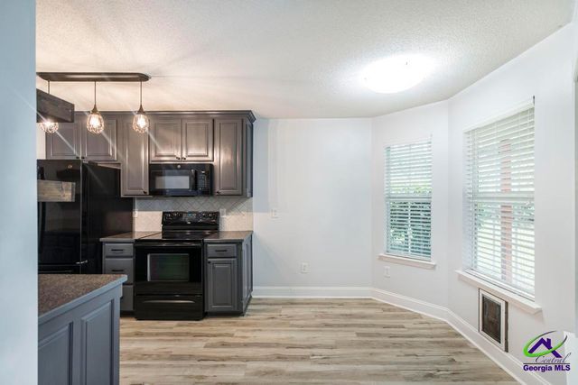 100 Crestwood Circle, Centerville, GA 31028