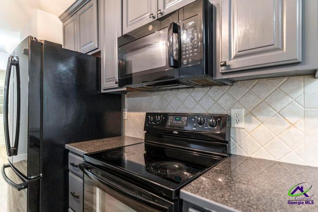 100 Crestwood Circle, Centerville, GA 31028