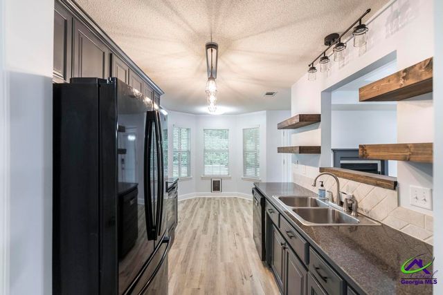 100 Crestwood Circle, Centerville, GA 31028