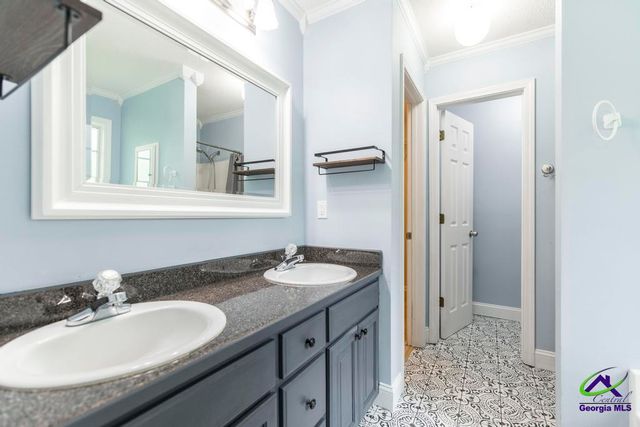 100 Crestwood Circle, Centerville, GA 31028