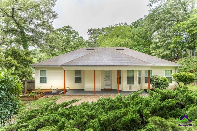 100 Crestwood Circle, Centerville, GA 31028
