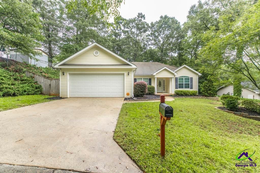 100 Crestwood Circle, Centerville, GA 31028