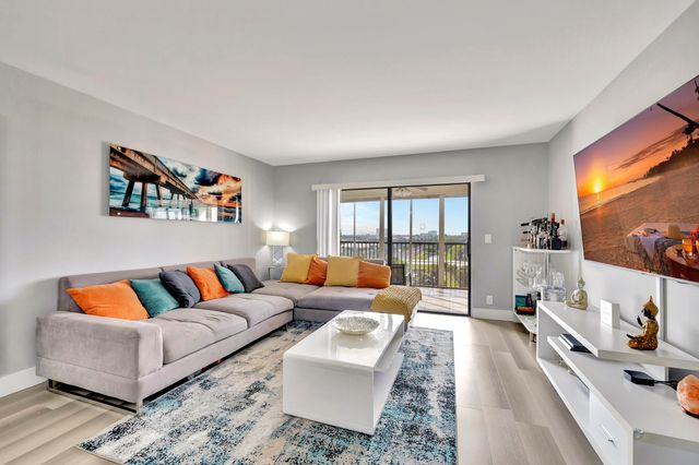 2200 S Cypress Bend Drive S 702, Pompano Beach, FL 33069