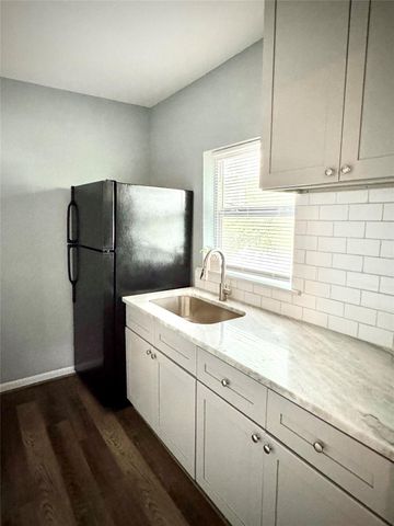 2324 Cedar Drive, La Marque, TX 77568