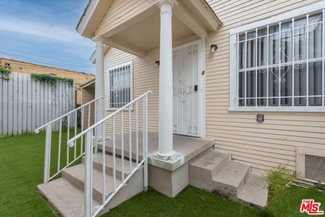 1165 W 38th Street, Los Angeles, CA 90037