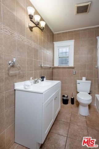 1165 W 38th Street, Los Angeles, CA 90037