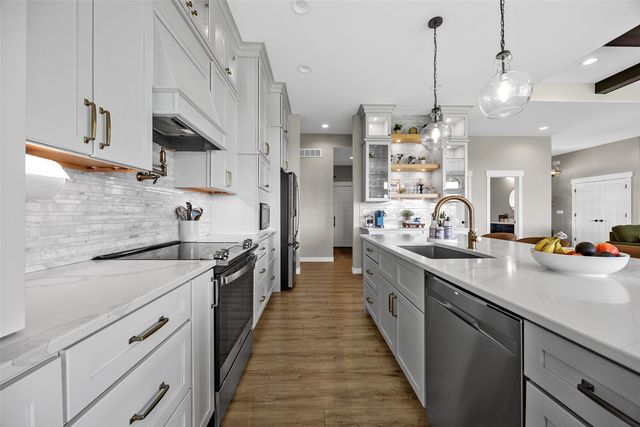 1601 Heartland St, Fairfax, IA 52888