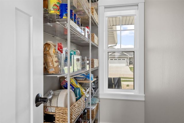 1601 Heartland St, Fairfax, IA 52888
