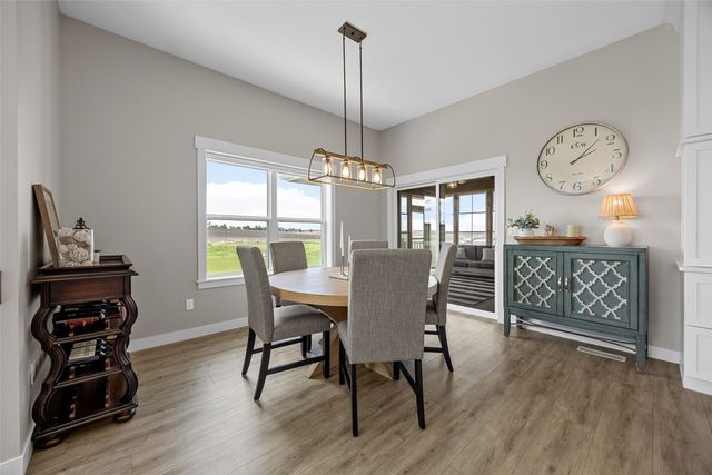 1601 Heartland St, Fairfax, IA 52888