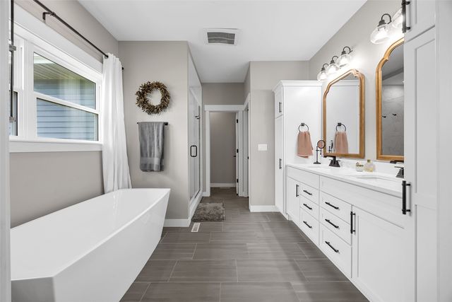 1601 Heartland St, Fairfax, IA 52888
