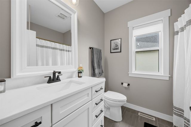 1601 Heartland St, Fairfax, IA 52888