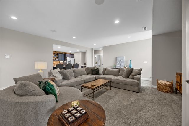 1601 Heartland St, Fairfax, IA 52888