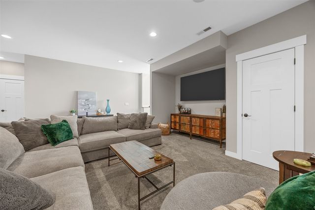 1601 Heartland St, Fairfax, IA 52888