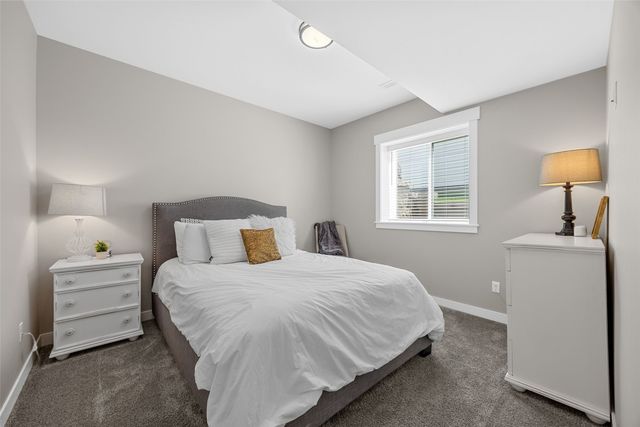 1601 Heartland St, Fairfax, IA 52888