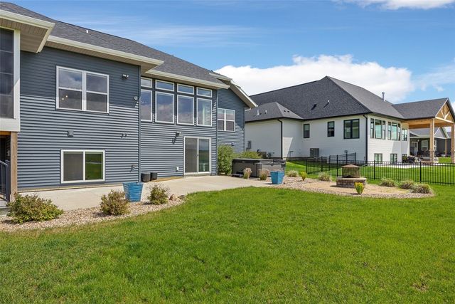1601 Heartland St, Fairfax, IA 52888