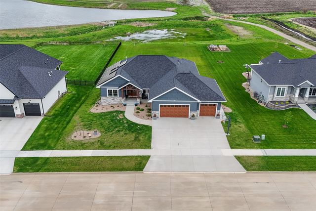 1601 Heartland St, Fairfax, IA 52888
