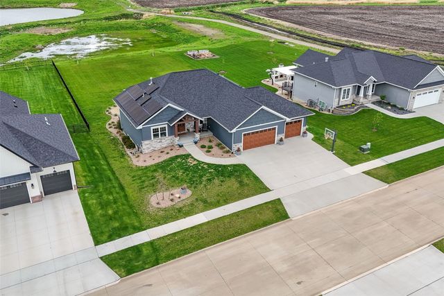 1601 Heartland St, Fairfax, IA 52888