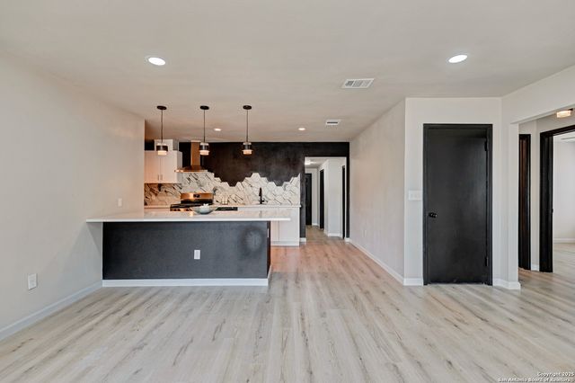 227 Burwood, San Antonio, TX 78213