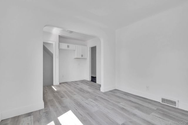 5903 Somerset Avenue, Detroit, MI 48224