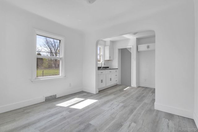 5903 Somerset Avenue, Detroit, MI 48224