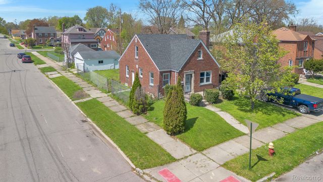 5903 Somerset Avenue, Detroit, MI 48224