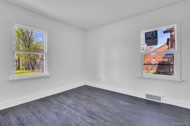 5903 Somerset Avenue, Detroit, MI 48224