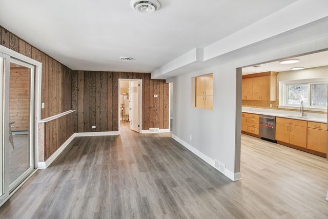 3312 W Lake Shore Drive, Wonder Lake, IL 60097