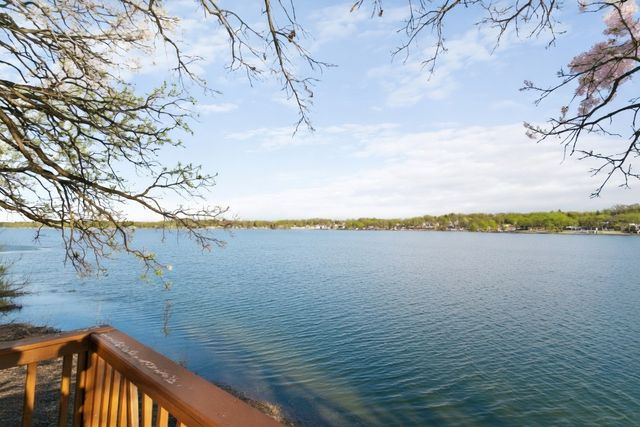 3312 W Lake Shore Drive, Wonder Lake, IL 60097