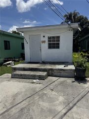2125 W 5th Ave, Hialeah, FL 33010