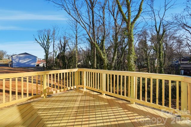 1201 Suncrest Avenue, Statesville, NC 28677