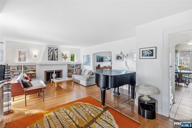 69 Sussex Road, Tenafly, NJ 07670