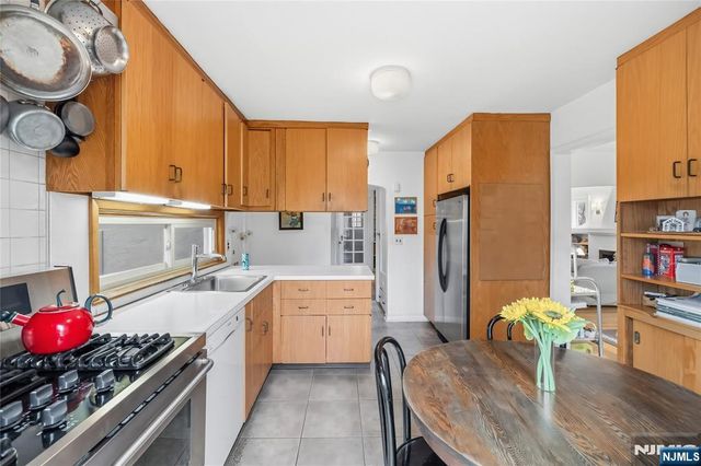 69 Sussex Road, Tenafly, NJ 07670