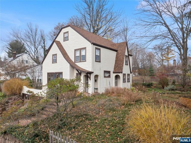 69 Sussex Road, Tenafly, NJ 07670