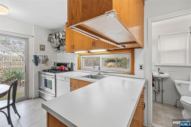 69 Sussex Road, Tenafly, NJ 07670