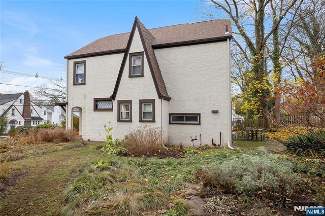 69 Sussex Road, Tenafly, NJ 07670