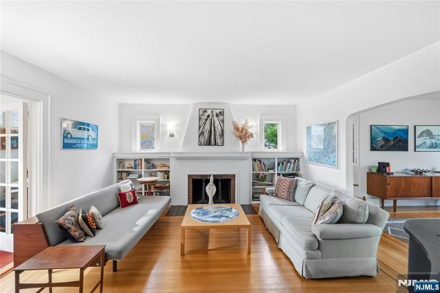 69 Sussex Road, Tenafly, NJ 07670